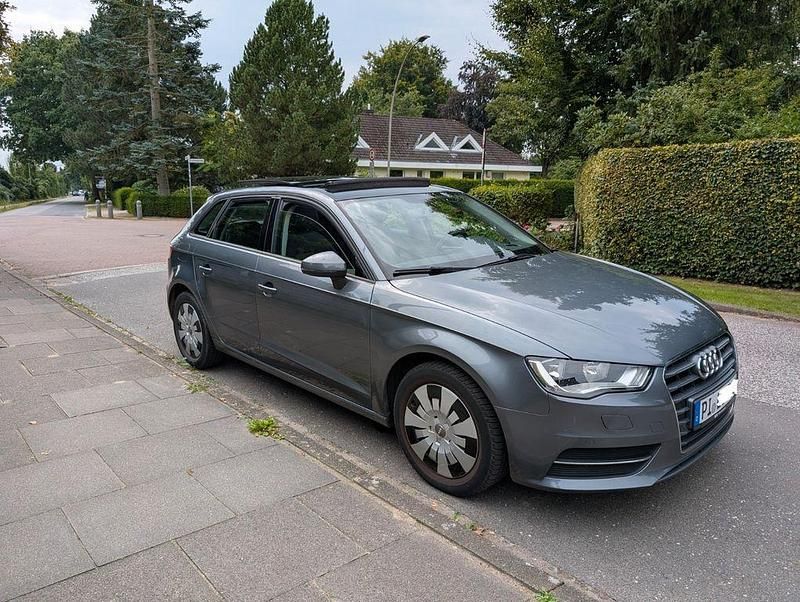 Grau Gebraucht 2014 Audi A3 Sportback Ambiente Limousine | 11.600 € (Fairer Preis) - Bild 1/4