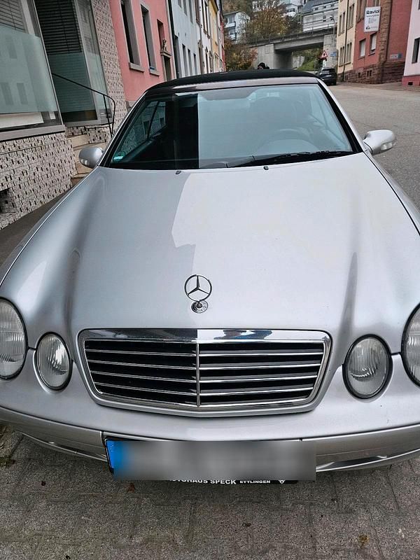 Silber Gebraucht 2003 Mercedes CLK200 Cabrio | 5.800 € - Bild 1/4