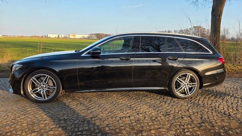 Gebraucht Mercedes E220 AMG 194 PS (142 kW) 2018 Schwarz Kombi