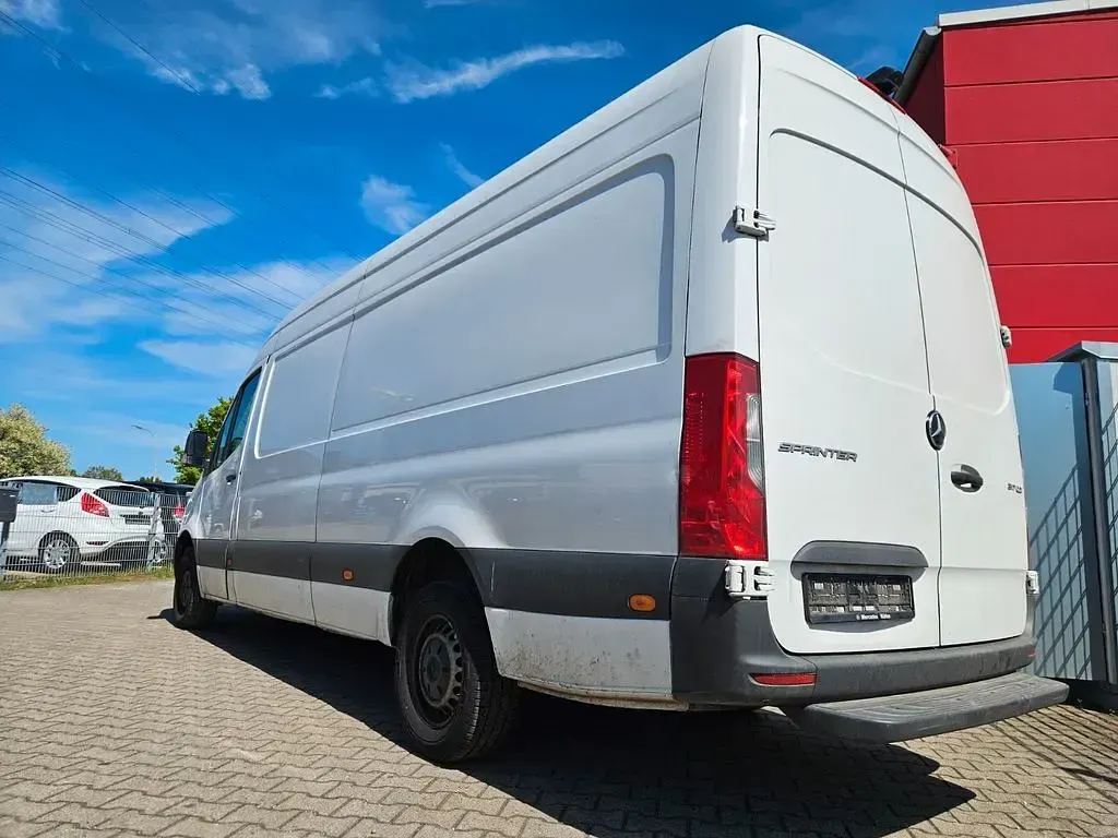 Second-hand Mercedes Sprinter 170 CP (125 kW) 2022 Alb Van