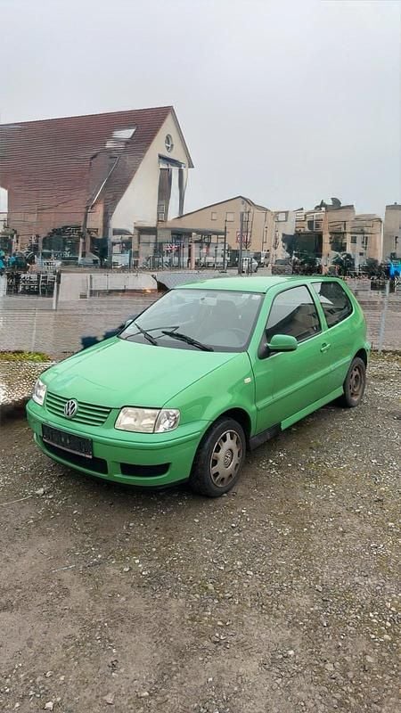 Grün Gebraucht 2000 VW Polo Edition Kleinwagen | 500 € (Guter Preis) - Bild 1/4