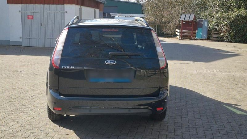 Gebraucht Ford Focus 101 PS (74 kW) 2011 Schwarz Kombi