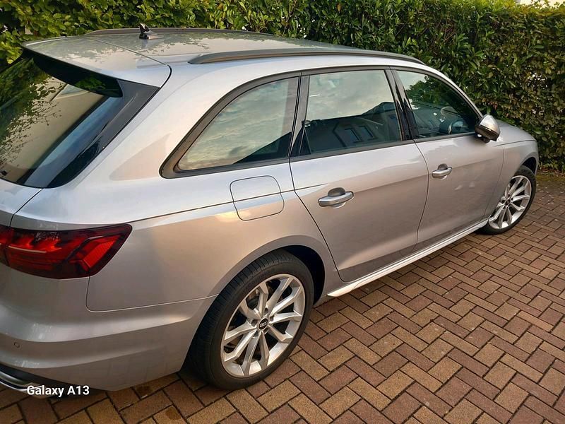 Silber Gebraucht 2021 Audi A4 Advanced Kombi | 19.999 € (Fairer Preis) - Bild 1/4