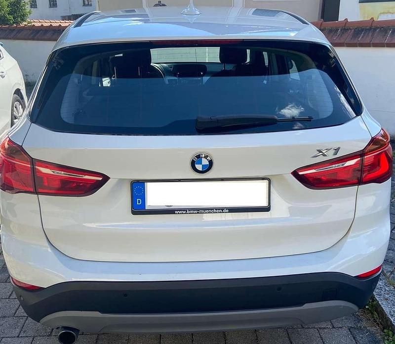 Weiß Gebraucht 2017 BMW X1 Advantage SUV | 17.500 € (Etwas zu teuer) - Bild 1/4