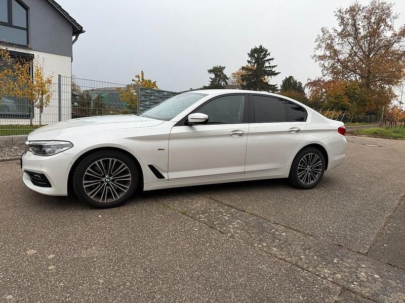 Weiß Gebraucht 2018 BMW 525 Performance Limousine | 26.800 € (Etwas zu teuer) - Bild 1/4