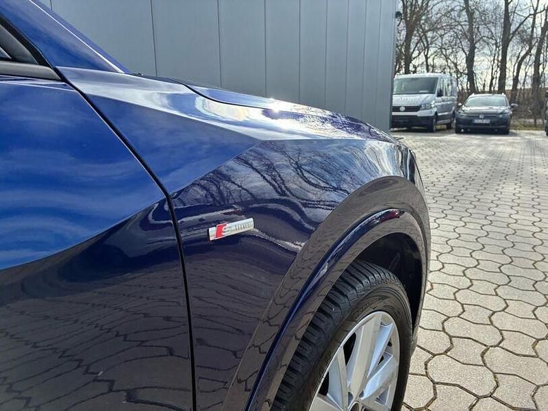 Gebraucht Audi Q2 S-Line 150 PS (110 kW) 2024 Navarrablau metallic SUV
