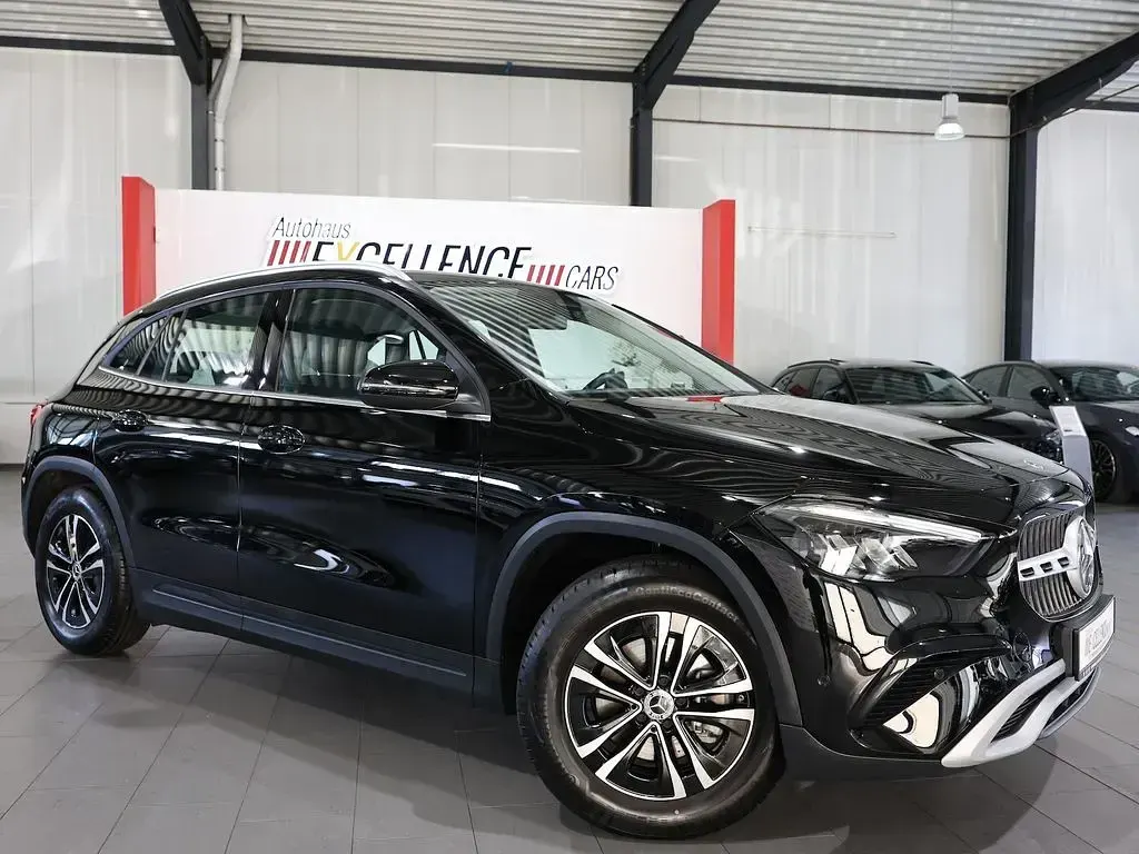 Gebraucht Mercedes GLA180 Advanced 136 PS (100 kW) 2023 Nachtschwarz SUV