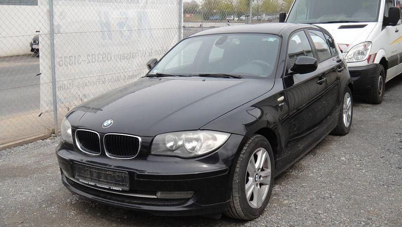 Gebraucht BMW 118 143 PS (105 kW) 2011 Schwarz Kleinwagen
