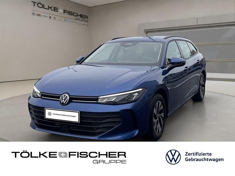 Gebraucht VW Passat Basis 150 PS (110 kW) 2025 Blau Kombi