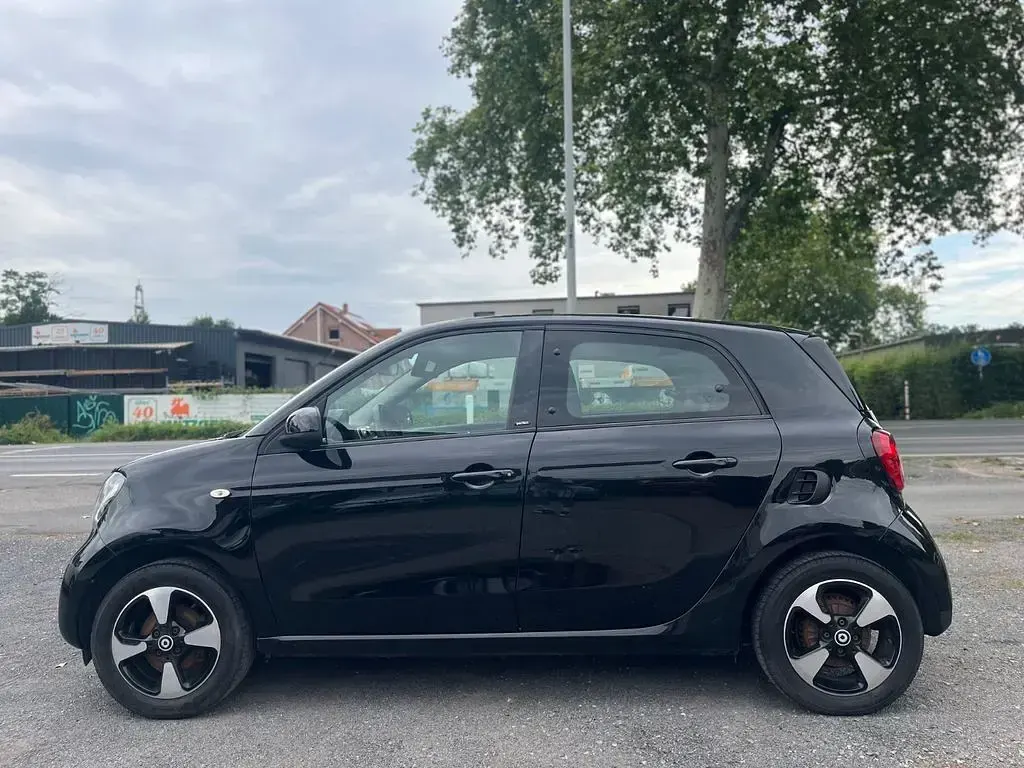Gebraucht Smart ForFour 90 PS (66 kW) 2018 Schwarz Kleinwagen