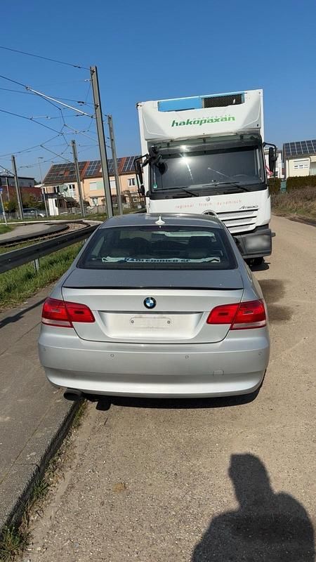 Gebraucht BMW 320 150 PS (110 kW) 2007 Silber Coupé