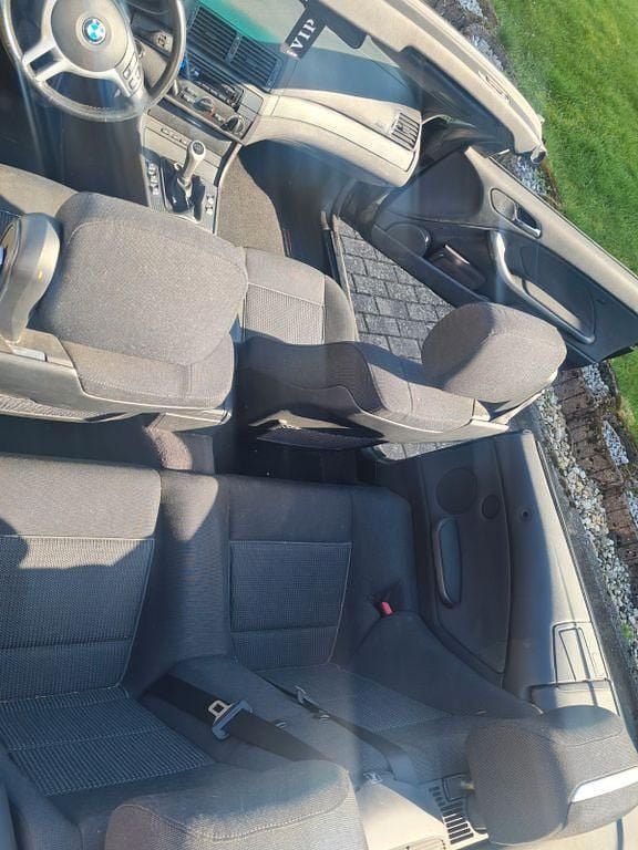 Gebraucht BMW 318 Cabriolet 143 PS (105 kW) 2004 Schwarz Cabrio