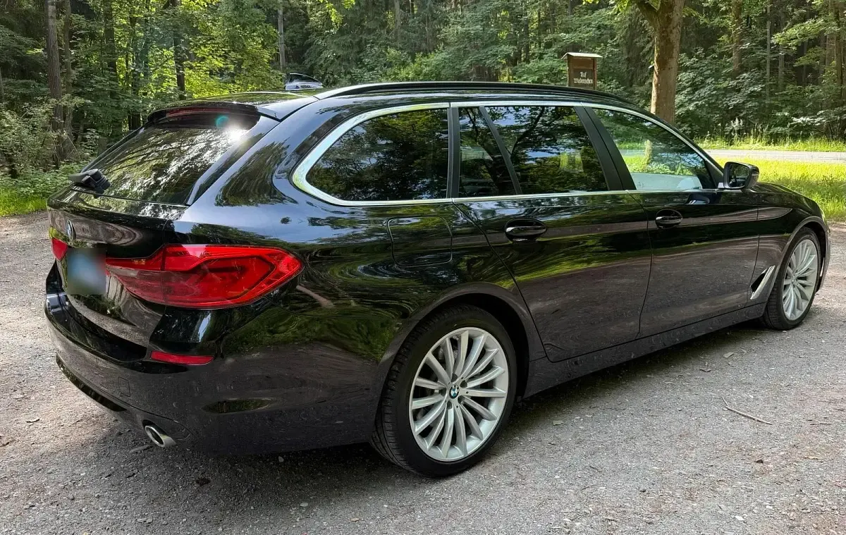 Gebraucht BMW 520 190 PS (139 kW) 2018 Schwarz Kombi