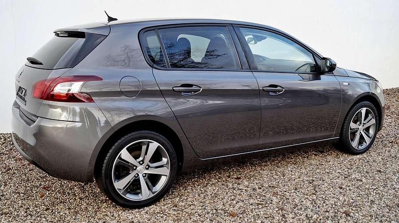 Gebraucht Peugeot 308 131 PS (96 kW) 2016 Grau Limousine