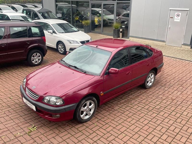 Gebraucht Toyota Avensis Executive 147 PS (108 kW) 2000 Rot Kombi
