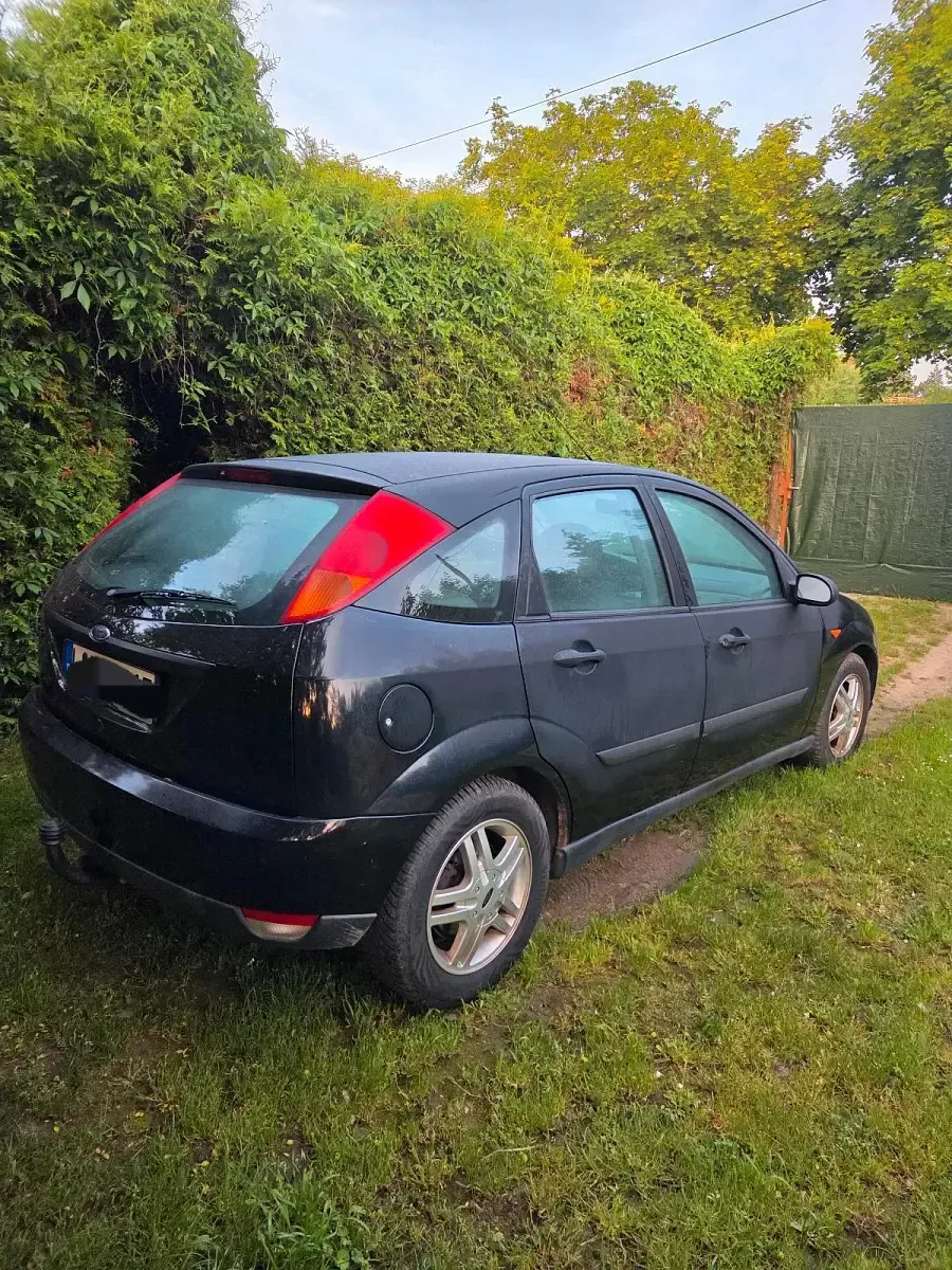 Używany Ford Focus 115 KM (84 kW) 2001 Czarny Sedan/Limuzyna