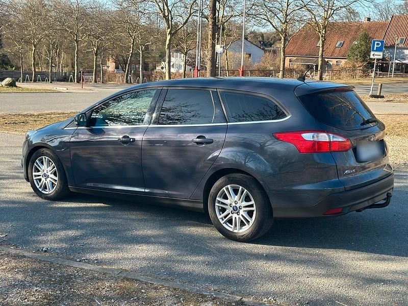 Gebraucht Ford Focus 122 PS (89 kW) 2013 Grau Kombi
