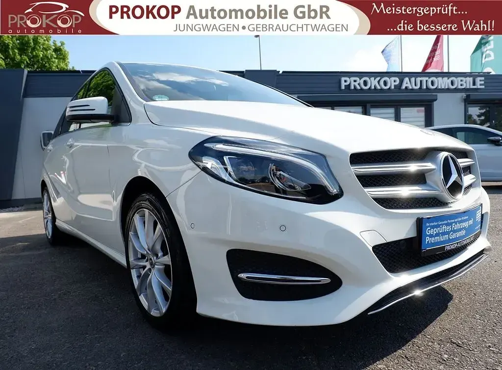 Gebraucht Mercedes B180 Urban 122 PS (89 kW) 2017 Weiß Kleinwagen