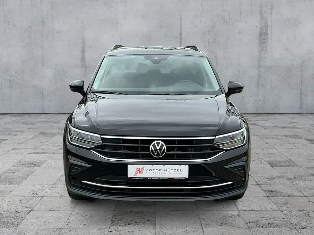 Gebraucht VW Tiguan Life 150 PS (110 kW) 2023 Deep black perleffekt SUV