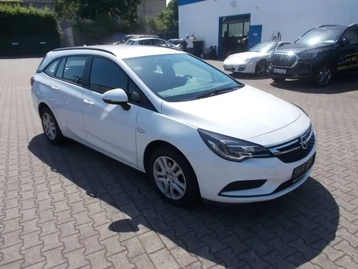 Gebraucht Opel Astra Business 110 PS (80 kW) 2018 Schneeweiss/summitwhite/arctic Kombi