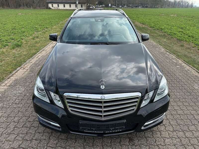 Schwarz Gebraucht 2010 Mercedes E220 Kombi | 8.800 € (Superpreis) - Bild 1/4