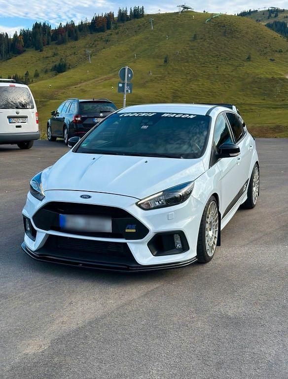 Weiß Gebraucht 2017 Ford Focus RS Limousine | 29.500 € - Bild 1/4