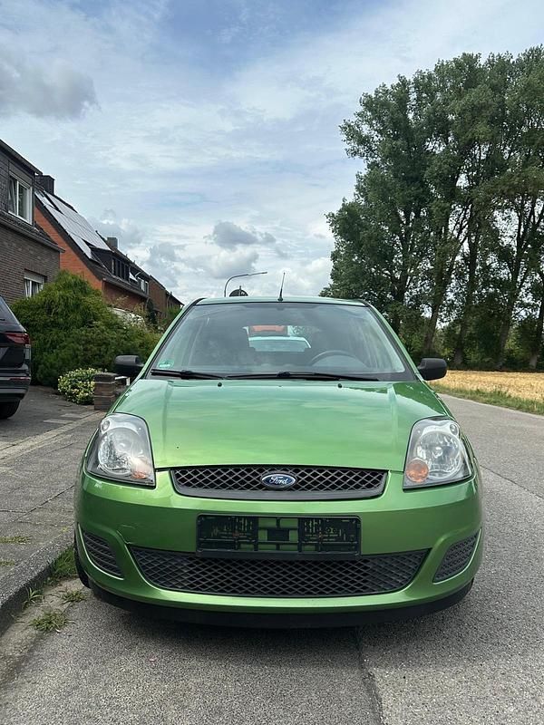 Grün Gebraucht 2007 Ford Fiesta Kleinwagen | 2.499 € (Fairer Preis) - Bild 1/4