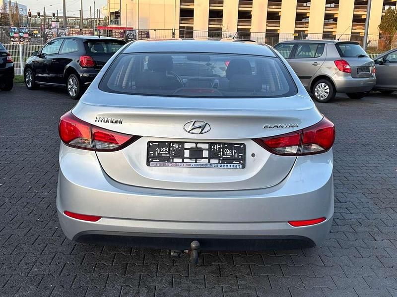 Gebraucht Hyundai Elantra 133 PS (97 kW) 2015 Silber Limousine