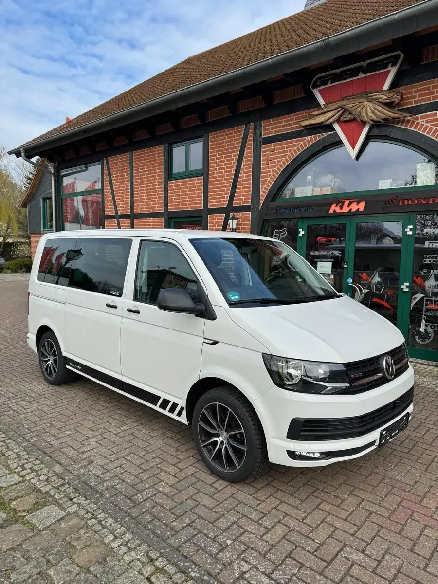Gebraucht VW Multivan 150 PS (110 kW) 2017 Weiß Van / Kleinbus
