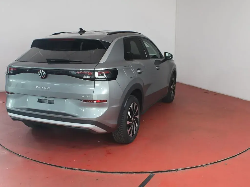 Neu VW T-Roc 116 PS (85 kW) 2026 Grau SUV