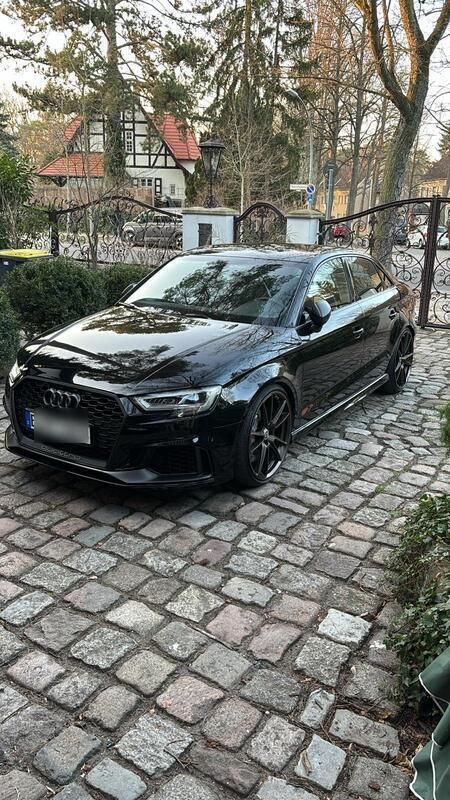 Schwarz Gebraucht 2017 Audi RS3 Sport Kleinwagen | 46.000 € (Etwas zu teuer) - Bild 1/4