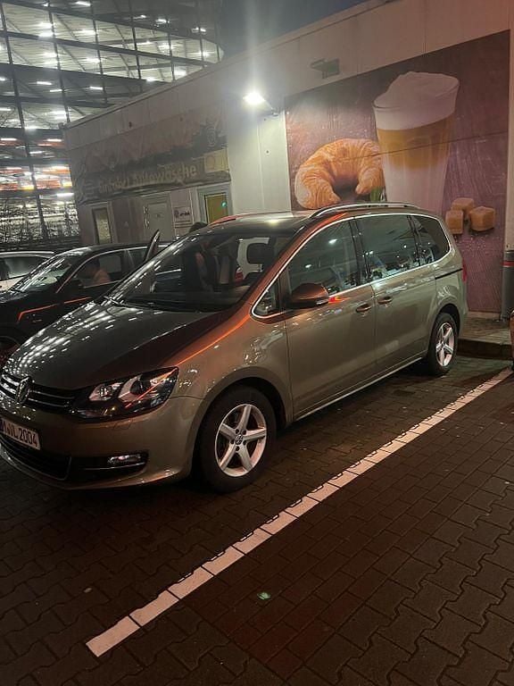 Gebraucht VW Sharan Highline 177 PS (130 kW) 2015 Gold Van / Kleinbus