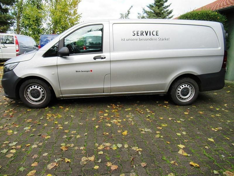 Silber Gebraucht 2016 Mercedes Vito Van / Kleinbus | 11.990 € (Fairer Preis) - Bild 1/3