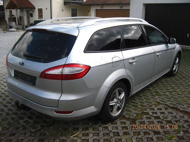 Gebraucht Ford Mondeo 110 PS (80 kW) 2010 Silber Kombi