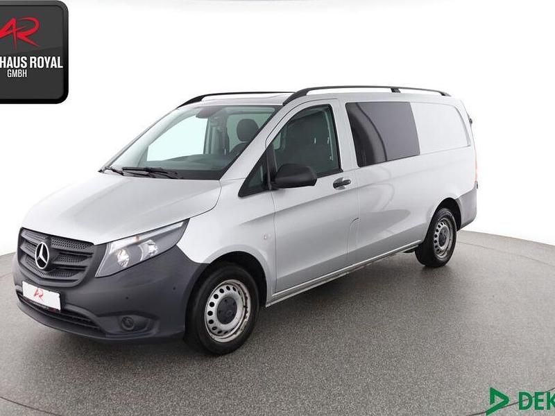 Silber Gebraucht 2021 Mercedes Vito Van / Kleinbus | 25.480 € (Guter Preis) - Bild 1/4