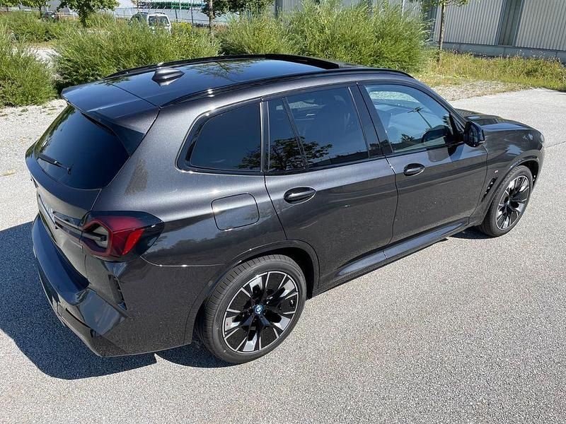 Gebraucht BMW iX3 Impressive 210 kW (286 PS) 2023 Grau SUV