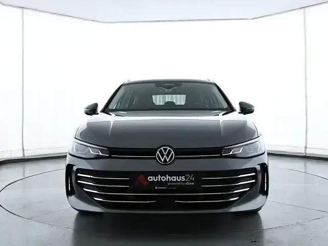 Gebraucht VW Passat Business 150 PS (110 kW) 2025 Grau Kombi
