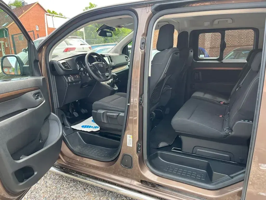Gebraucht Toyota Proace Verso Team 150 PS (110 kW) 2018 Braun Kombi