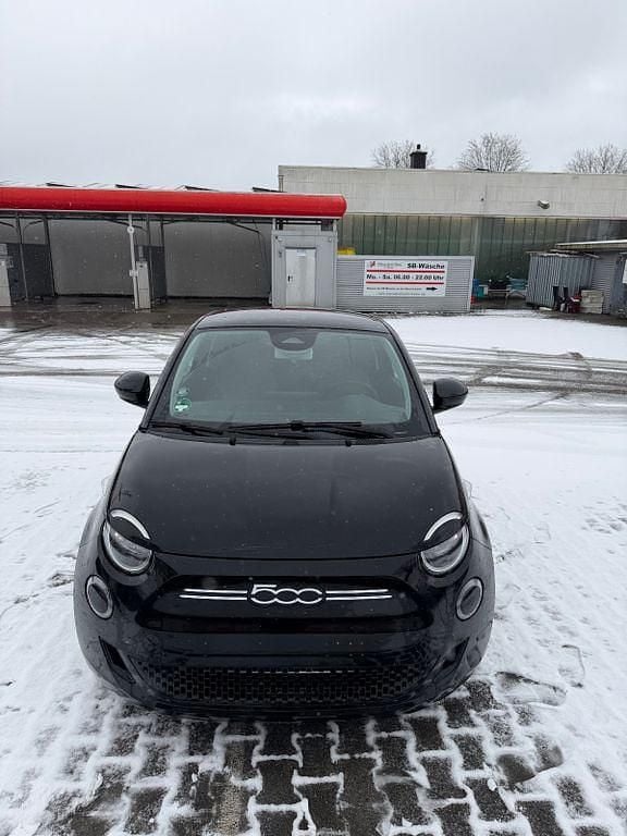Grau Gebraucht 2022 Fiat 500e Red Limousine | 14.700 € (Superpreis) - Bild 1/4