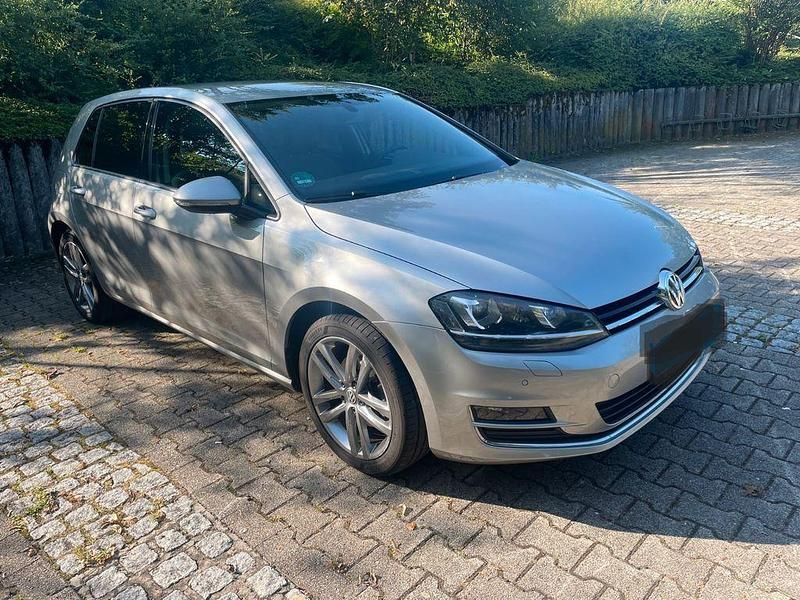 Grau Gebraucht 2014 VW Golf VII Highline Limousine | 8.200 € (Guter Preis) - Bild 1/4