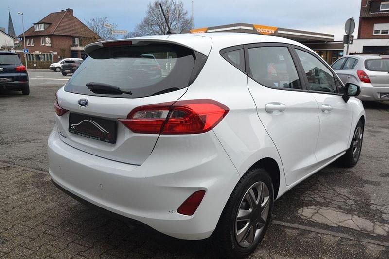 Gebraucht Ford Fiesta Cool & Connect 71 PS (52 kW) 2019 Weiß Kleinwagen