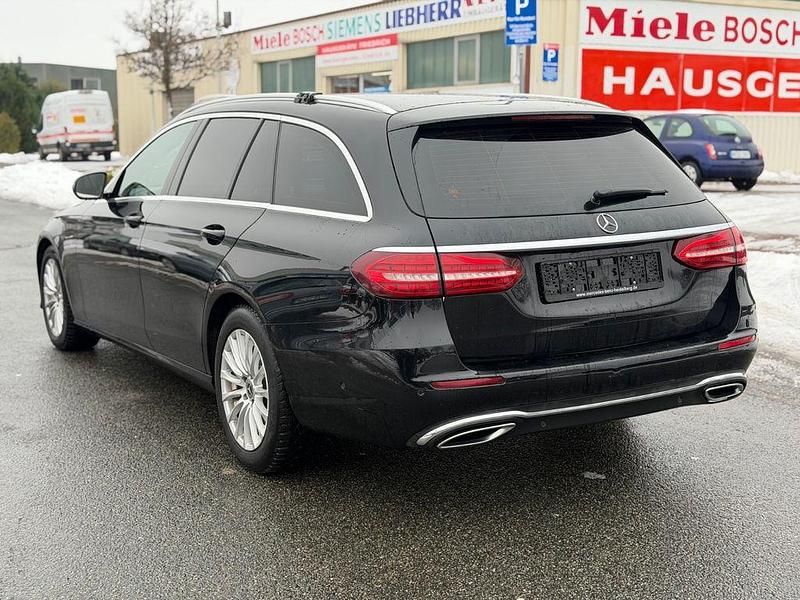 Gebraucht Mercedes E220 Avantgarde 200 PS (147 kW) 2023 Schwarz Limousine