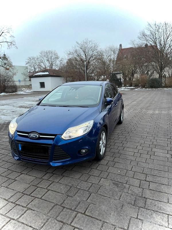 Gebraucht Ford Focus 125 PS (91 kW) 2013 Blau Limousine