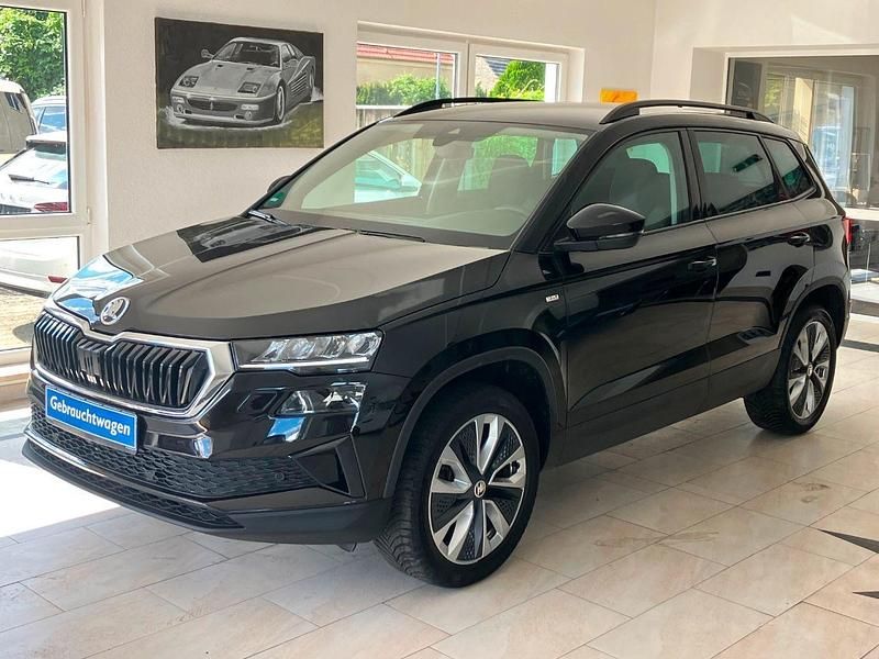 Black magic (metallic) Gebraucht 2022 Skoda Karoq Tour SUV | 24.380 € (Superpreis) - Bild 1/4