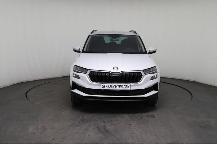 Gebraucht Skoda Karoq Selection 150 PS (110 kW) 2025 Weiß, moonweiss metallic (2y) SUV