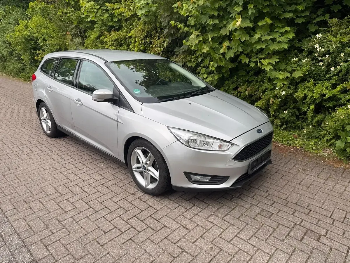 Gebraucht Ford Focus 105 PS (77 kW) 2015 Silber Kombi