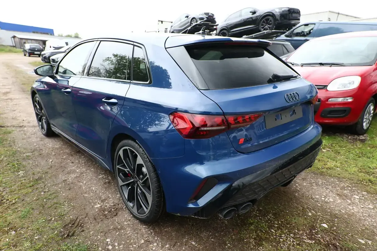 Neu Audi S3 Advanced 333 PS (244 kW) 2025 Blau Limousine