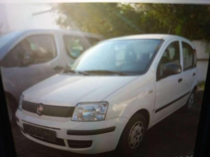 Weiß Gebraucht 2011 Fiat Panda Classica Kleinwagen | 2.000 € (Fairer Preis) - Bild 1/4