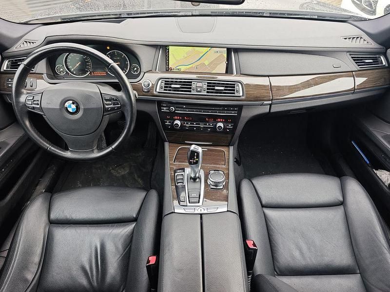 Gebraucht BMW 730 258 PS (189 kW) 2015 Grau Limousine