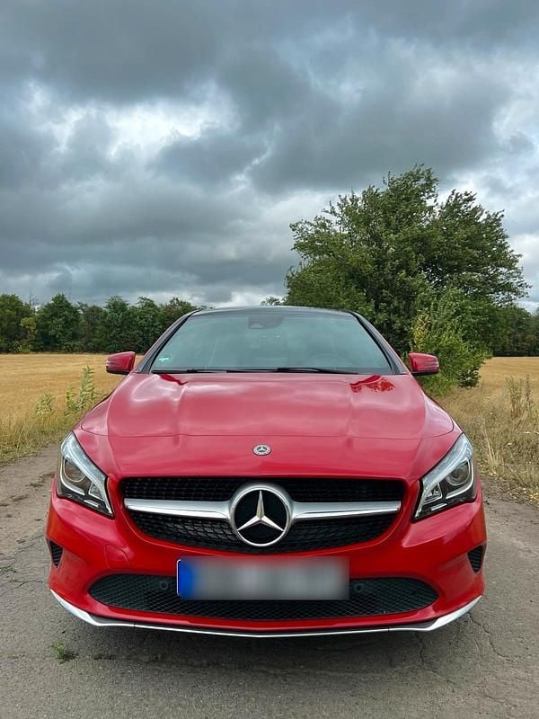 Rot Gebraucht 2017 Mercedes CLA220 Limousine | 14.299 € (Superpreis) - Bild 1/4